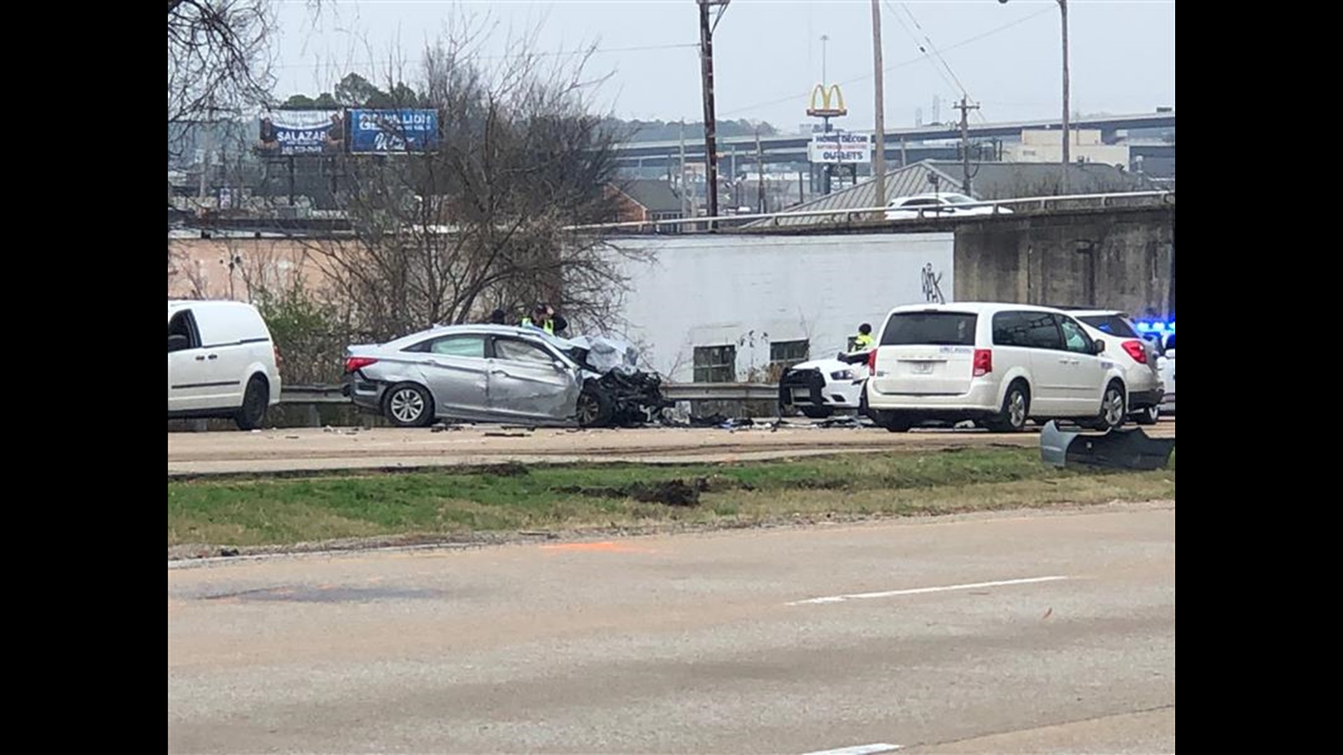 Memphis crash leaves 1 dead, 1 hospitalized