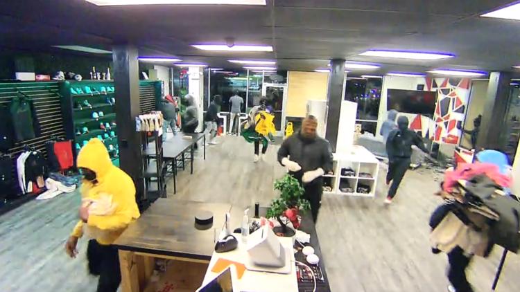 Smash and grab suspects rob Memphis sneaker store
