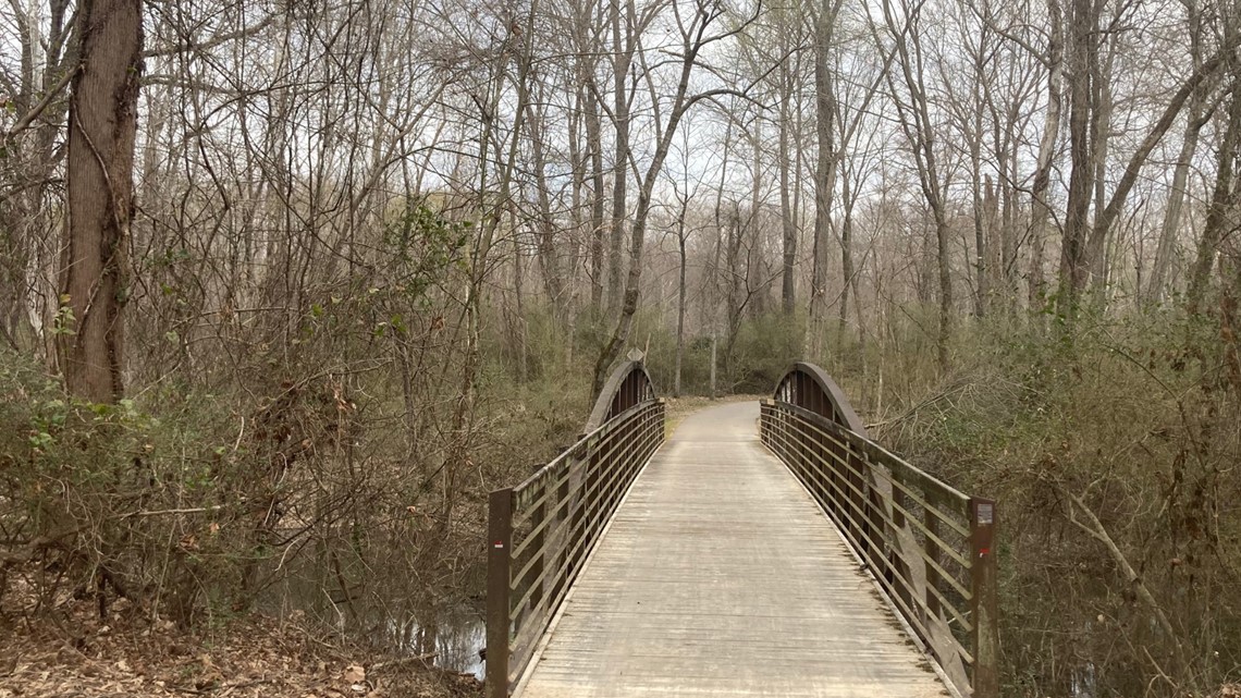 MPD: Woman said man tried to grab son along Wolf River Greenway - Vimarsana News
