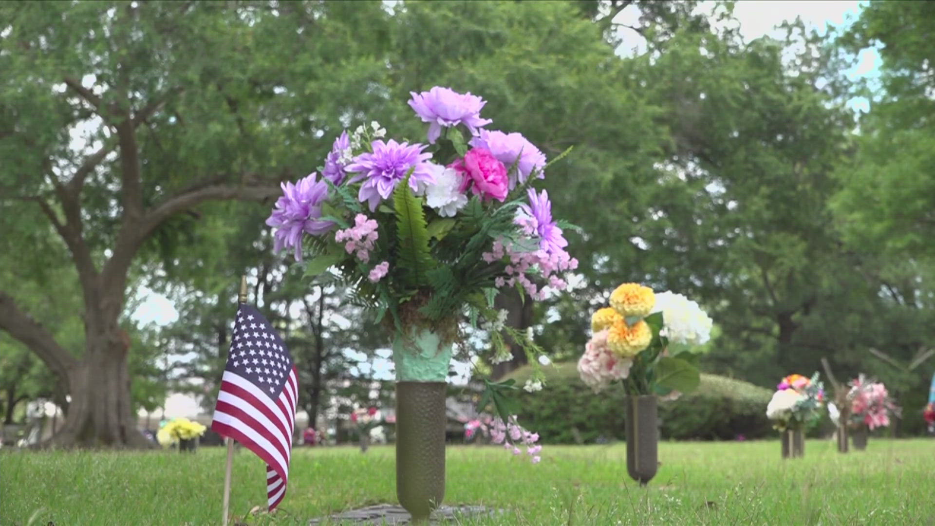 Attendees recognize 'freedom isn't free' at Memorial Park Funeral Home ...