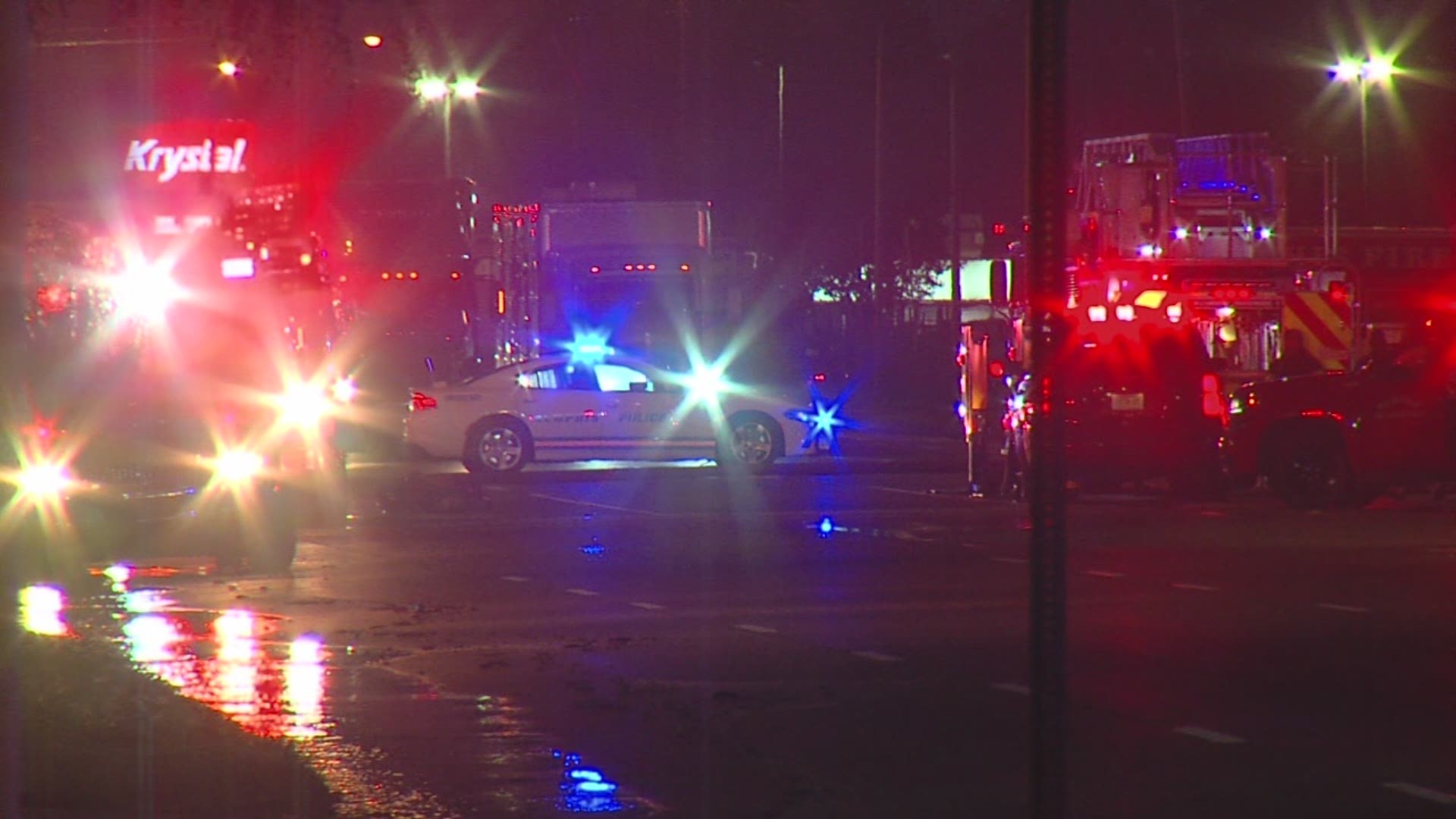 Wednesday morning fire at tire shop on Lamar shuts down traffic.