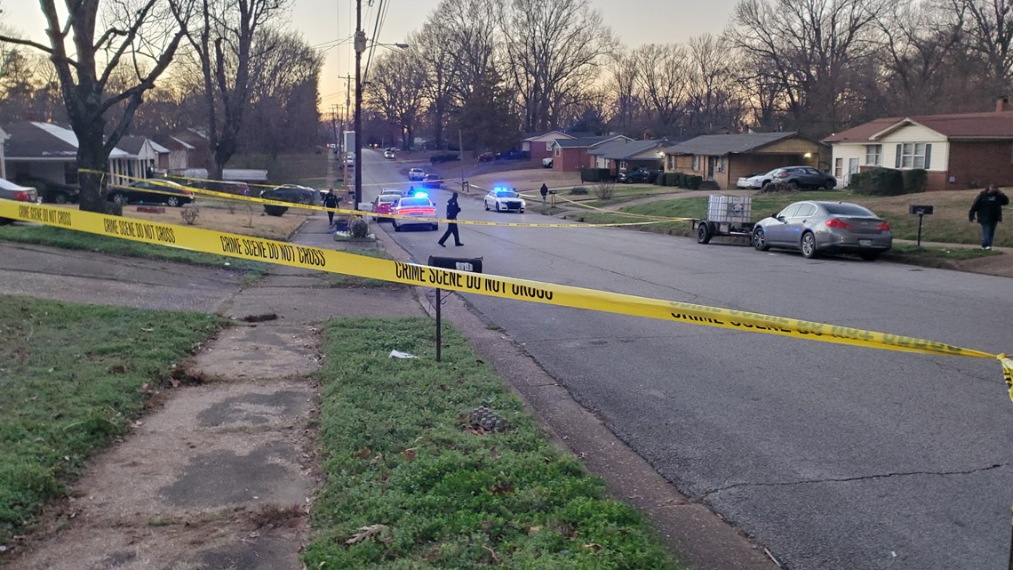 3-year-old dies after shooting himself with an AR-15 | Mom charged - Vimarsana News