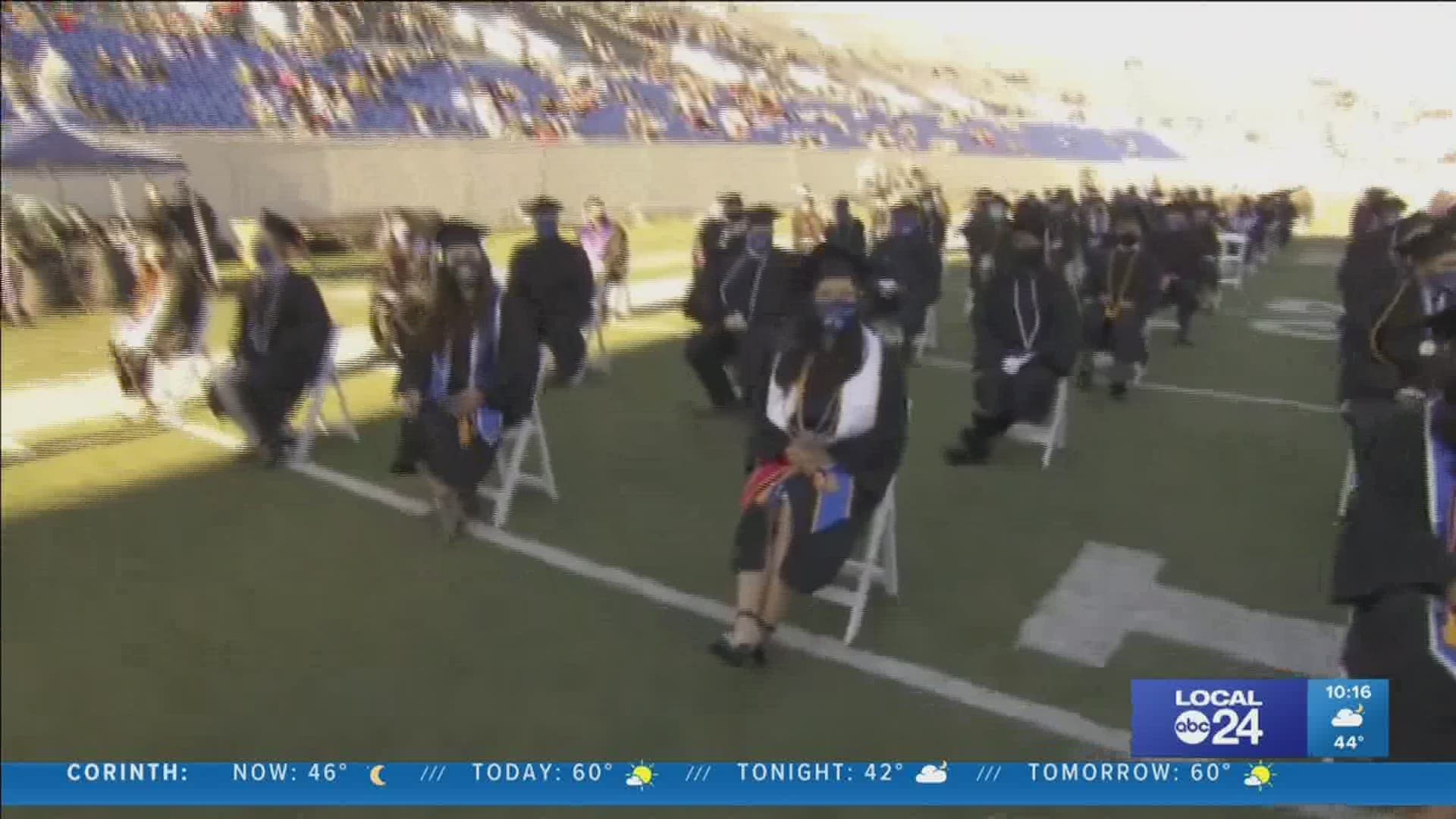 U of M hosts commencement ceremony at Tiger Lane