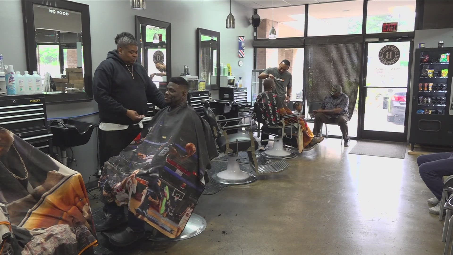 A new Tennessee bill could allow you to enjoy a cocktail or glass of wine while getting your hair done.