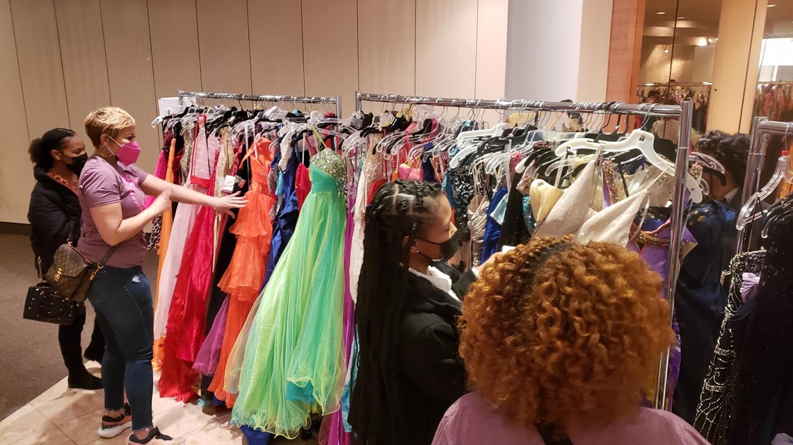 THIS WEEKEND: Prom closet open to Coast teens looking for the
