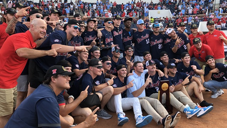 Ole Miss baseball fans pack Oxford for championship parade and ceremony