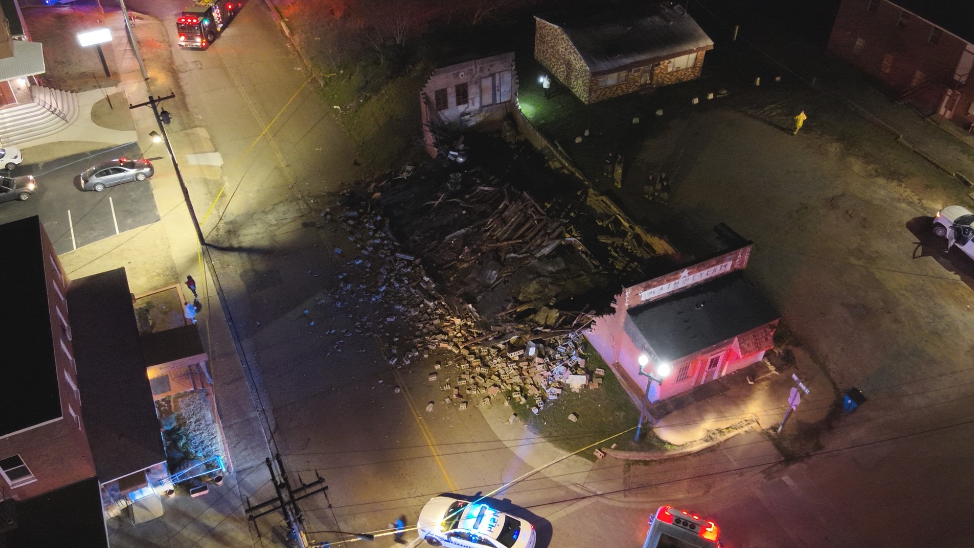 Historical building collapses in downtown Covington, Tennessee ...