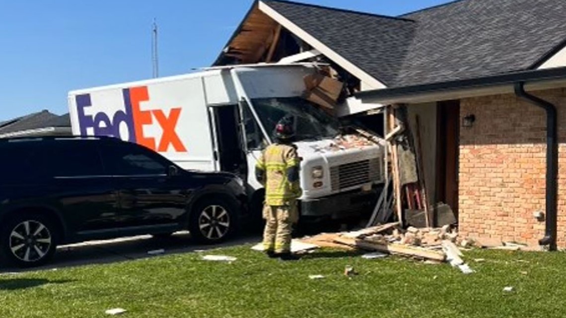 FedEx driver charged with DWI after crashing into Louisiana home ...