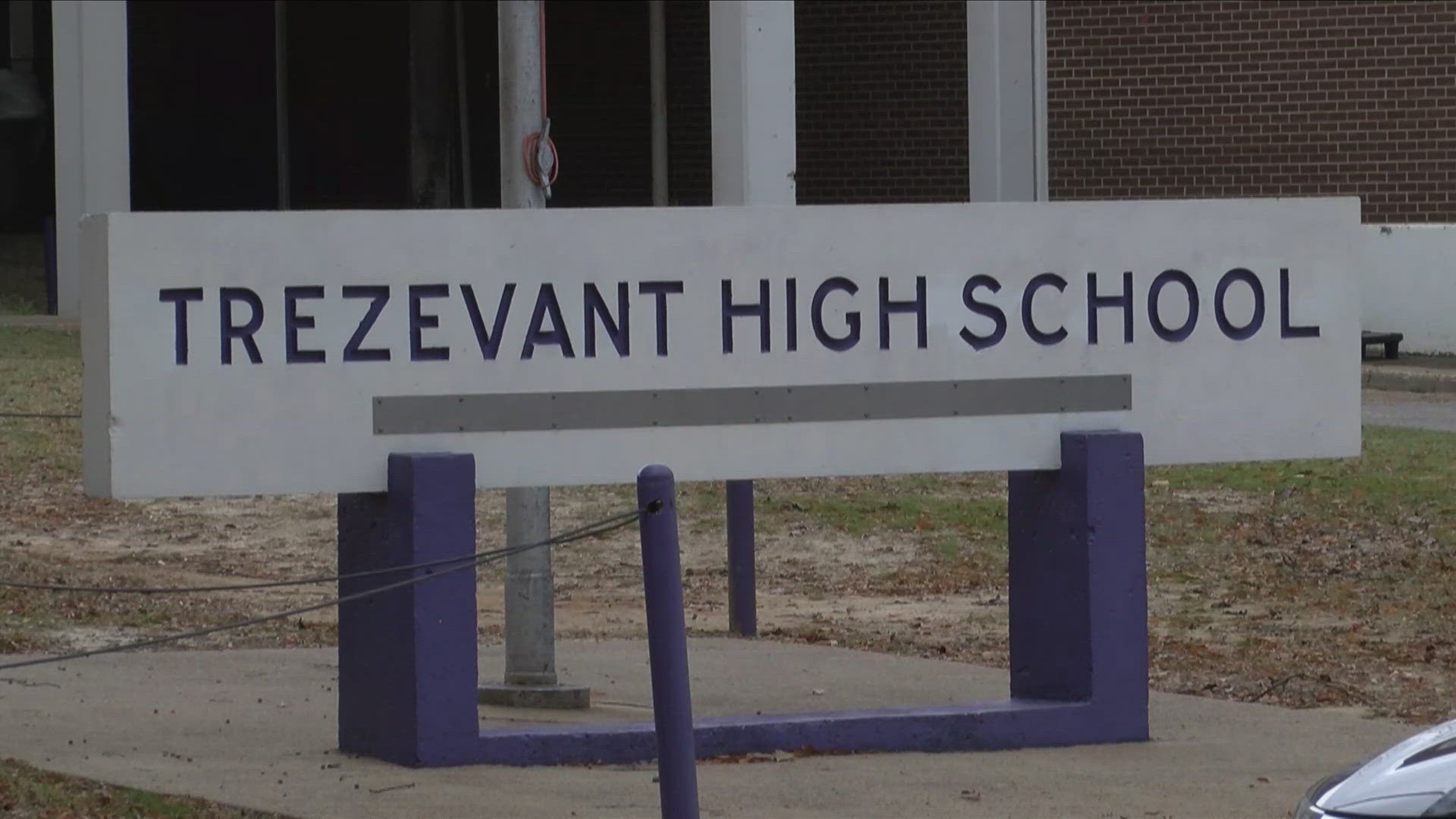 Memphis Shelby County School students sat at Trezevant High School in freezing temperatures Wednesday morning as there was no heat in the building.