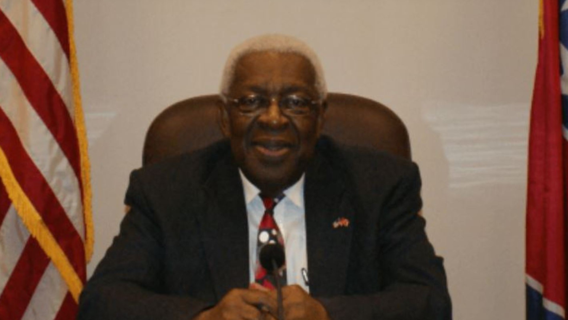 Mayor of Manchester, TN, dies of COVID19