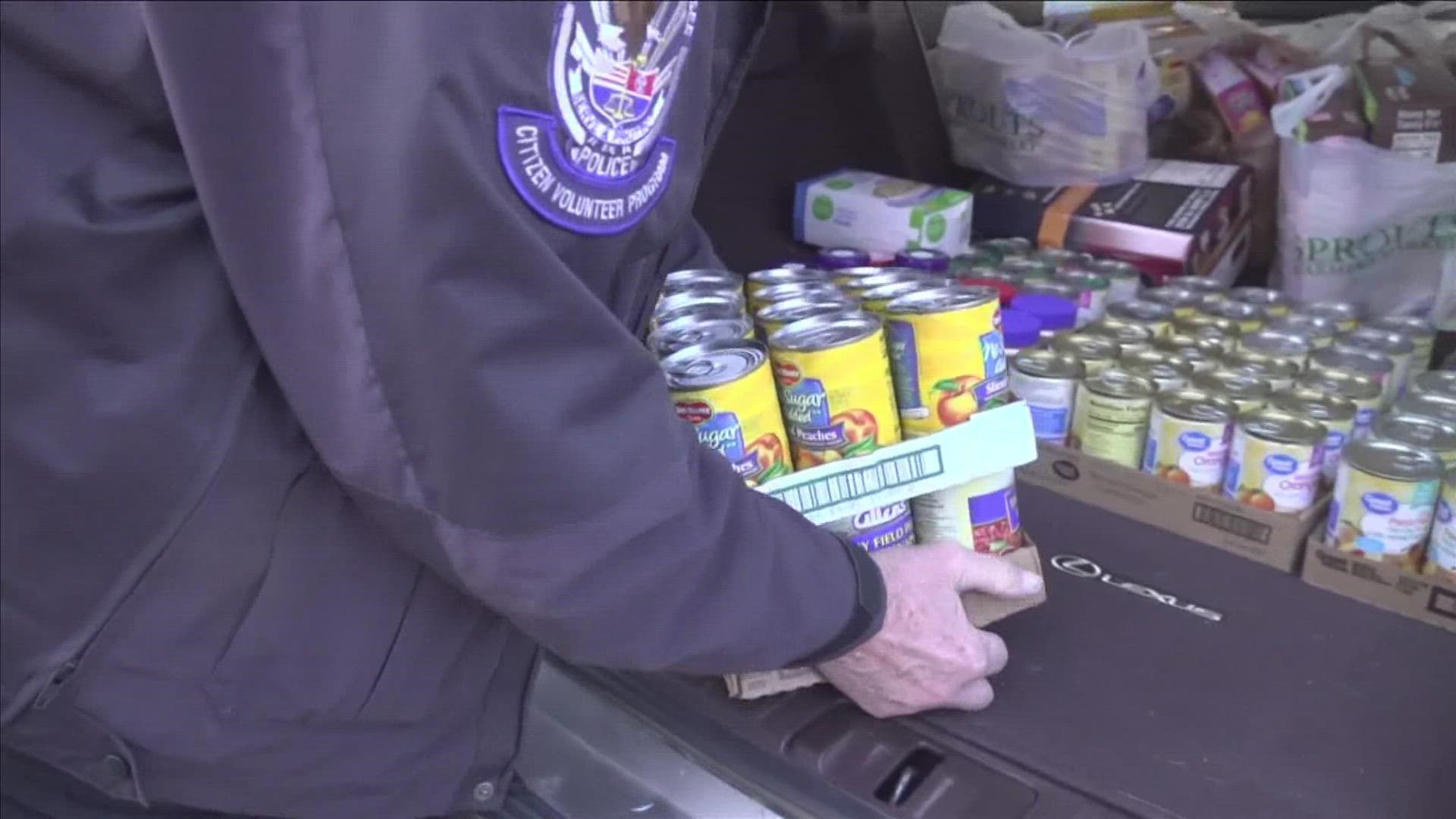 Volunteers are not only chipping in to help the Collierville Police department, but also making sure no resident goes hungry.
