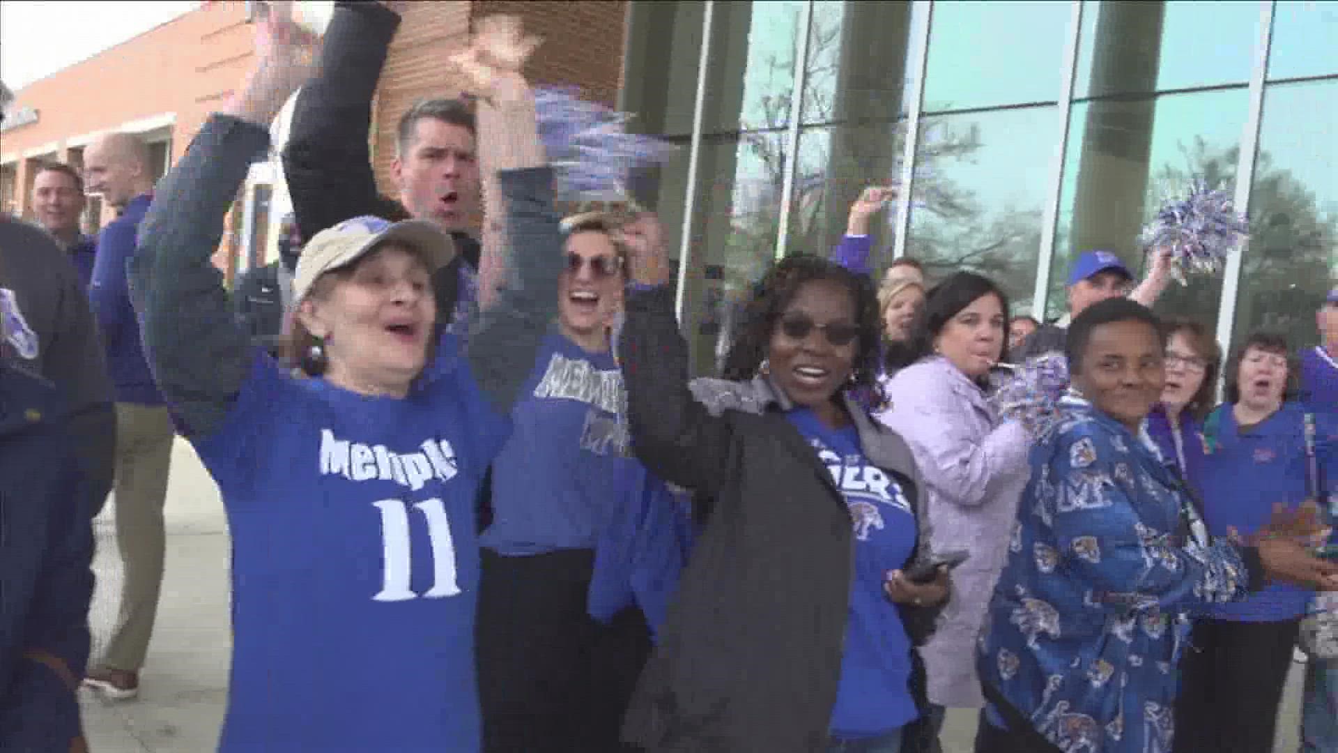 Memphis received support from fans as they boarded the bus to head to the NCAA Tournament for the first time since 2014.