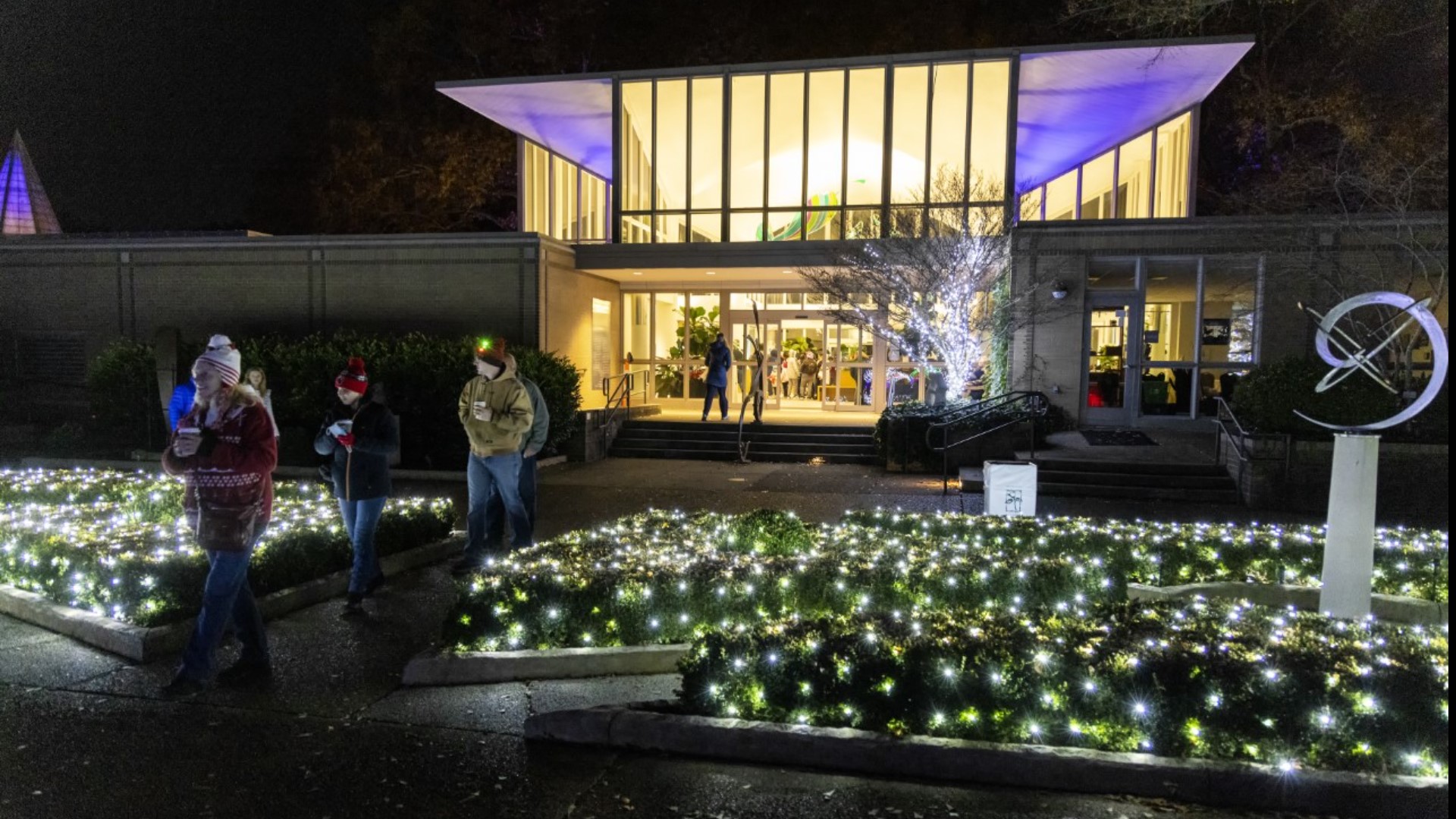 'Holiday Wonders' returns at Memphis Botanic Garden