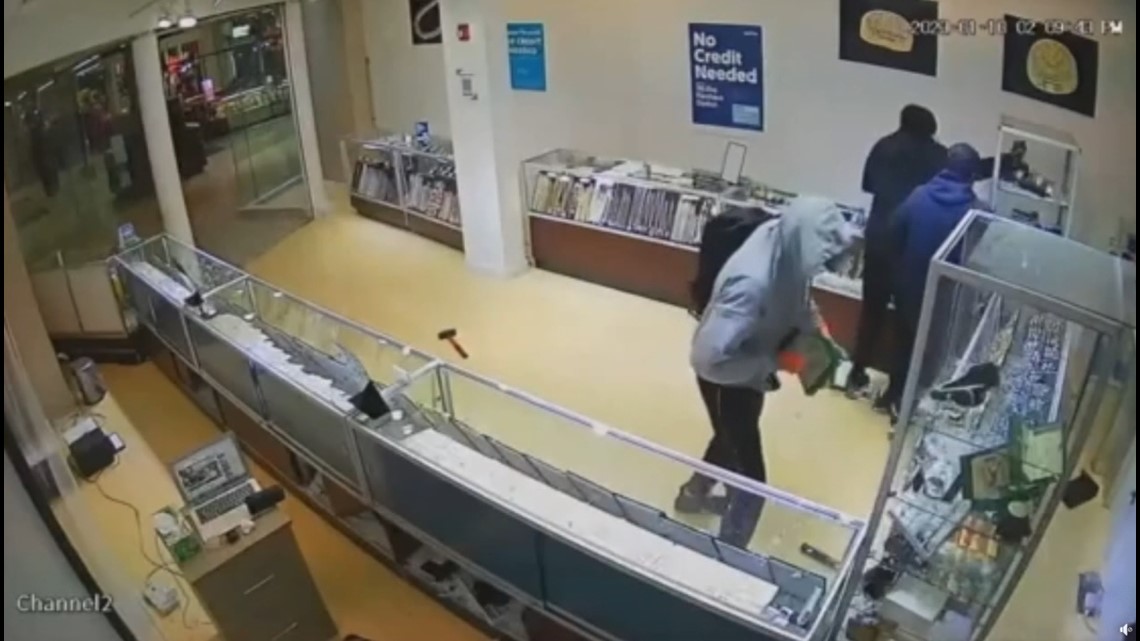 Wolfchase Galleria jewelry store robbery Mr. Gold Box Memphis