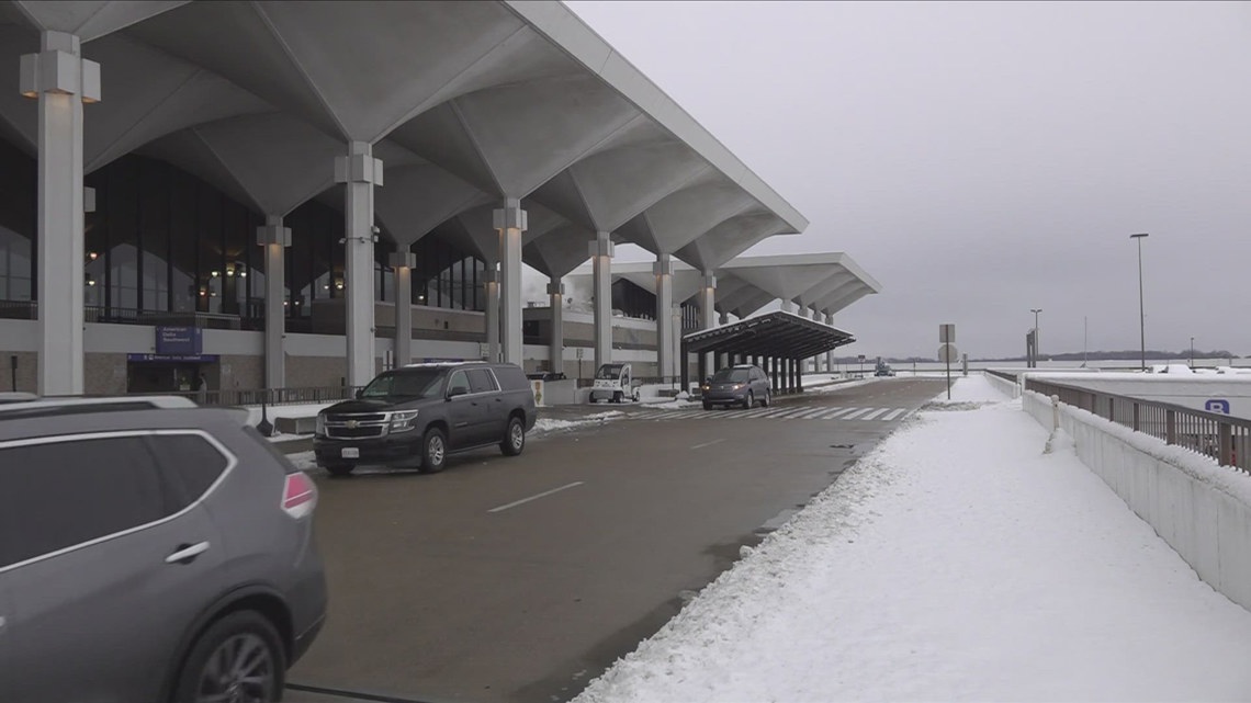 Many flights canceled as winter storm hits Memphis