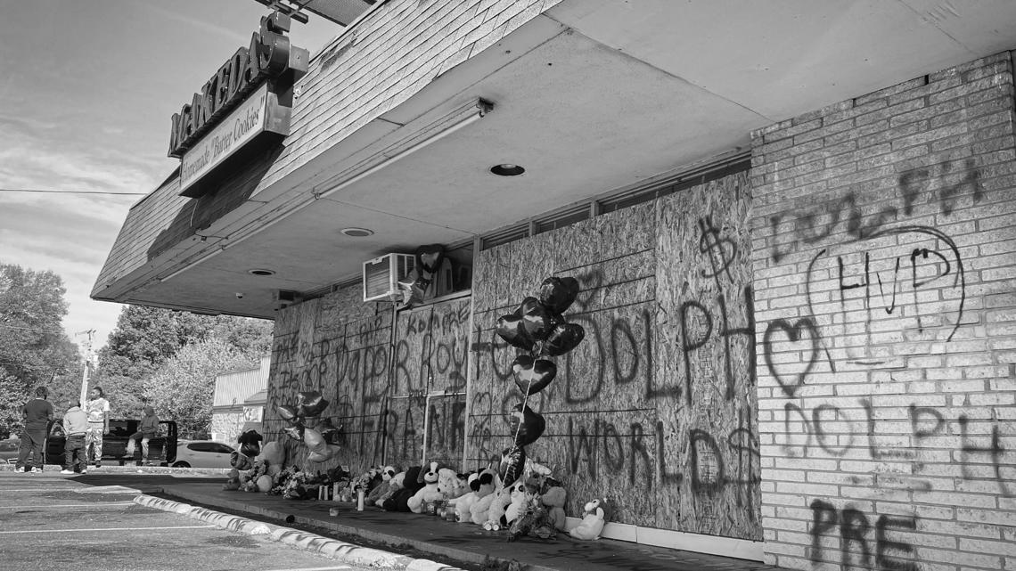 Memorial for rapper Young Dolph at shooting scene in Memphis ...