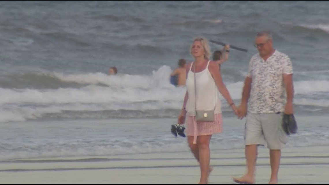 2 People Bitten By Sharks Minutes Apart At Florida Beach Localmemphis Com