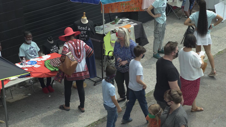 Young entrepreneurs sell creations after 4 weeks of work in Sew It Sell It program
