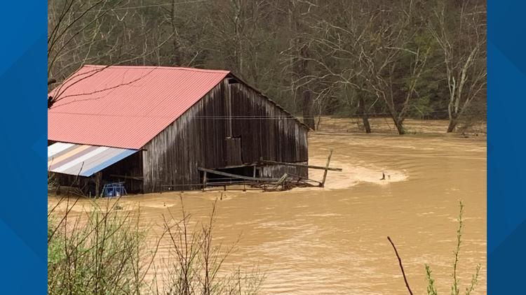 Neighbors come together to help each other amid Campbell Co. flooding