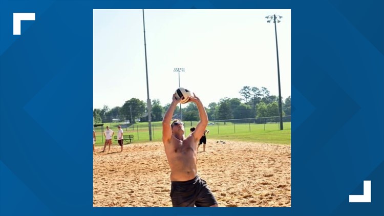 Volleyball community hosts short memorial to honor Knoxville pilot who died after plane crash