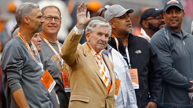 Tennessee, Pitt to honor legendary coach Johnny Majors with the Johnny Majors Classic