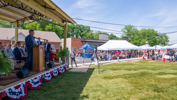 Gov. Lee dedicates new Monroe County park in memory of Madisonville Mayor Glenn Moser