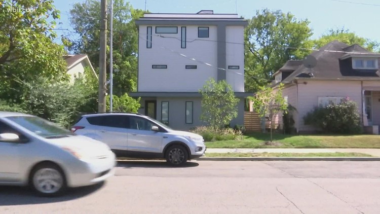 Thieves target Airbnb home while guests were inside
