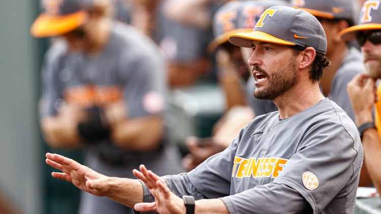 Tennessee headed to College World Series after demolishing LSU, 15-6
