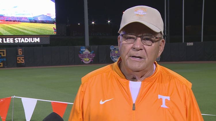 Longtime Lady Vol softball co-head coach Ralph Weekly announces retirement