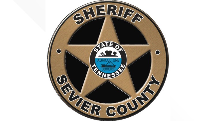 Sevier Co. deputies searching for silver pickup truck after road rage stabbing on Chapman Highway