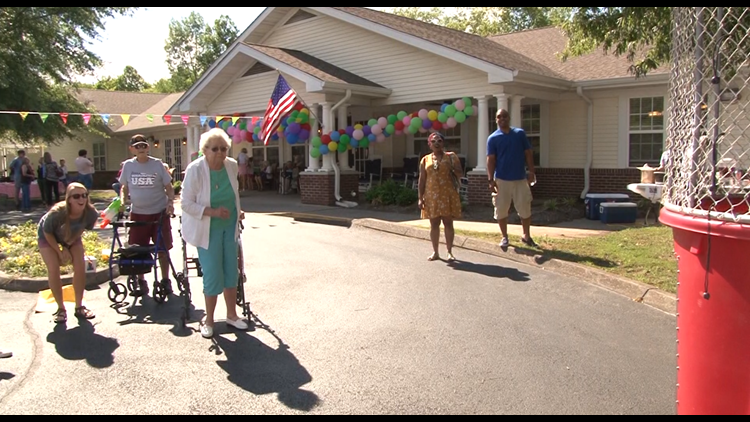 Fundraiser held to support longtime Oak Ridge teacher with dementia