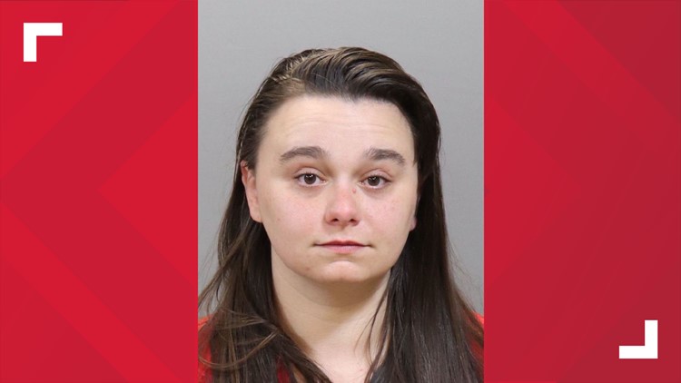 Mother charged after reports of wandering child near busy road in Knoxville, arrest record shows