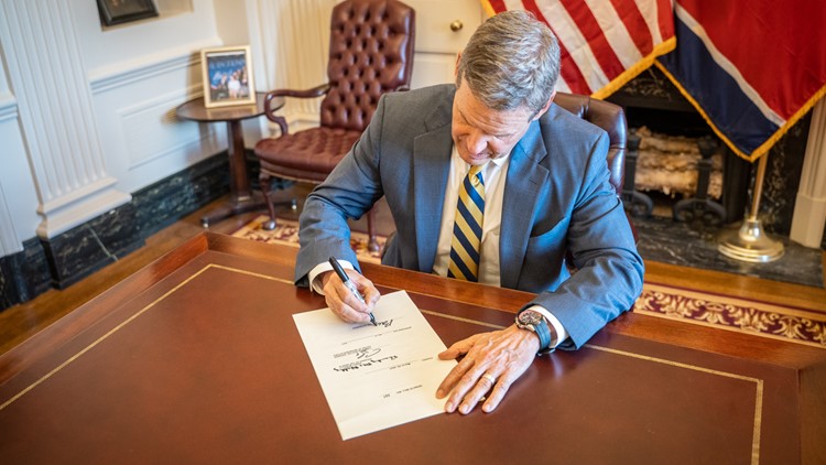 Gov. Lee signs Name, Image and Likeness Bill, allowing college athletes a chance to earn money