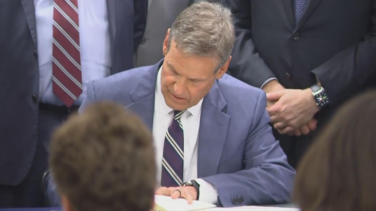 Governor holds ceremonial signing for permit-less carry bill Governor holds ceremonial signing for permit-less carry bill