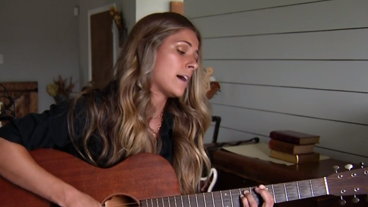 Middle Tennessee woman wins online singing contest and is invited to play at Rock and Roll Hall of Fame