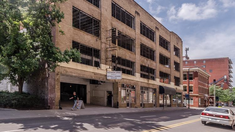 Roads next to Pryor Brown Garage closed in downtown Knoxville after cracks found atop building