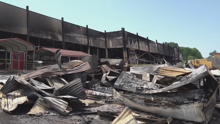 Blount Co. Fire Investigation team looking into large fire at Green Acres Flea Market