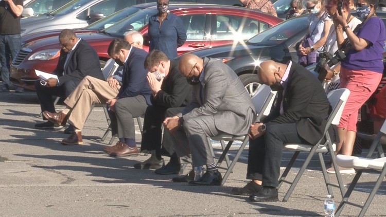 East Knoxville prayer service calls for unity, one week after Austin-East shooting