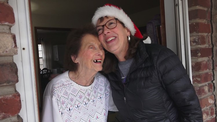 Volunteers hit the road to deliver meals and Christmas cheer to Knoxville seniors living alone