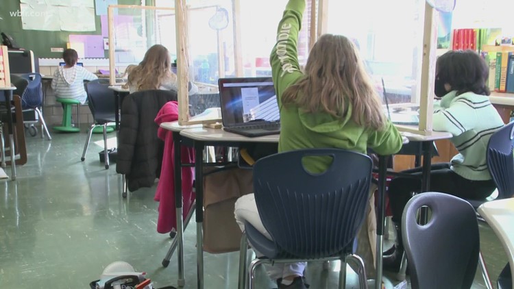 Casos de COVID-19 en escuelas alrededor del Este de Tennessee
