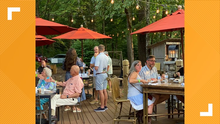 Visitors at Townsend lodge enjoy authentic Appalachian cuisine and music