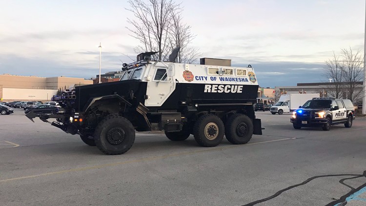 Wisconsin mall shooting injuries not life-threatening, mayor says