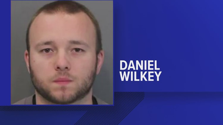 Charges dropped against former Hamilton Co. deputy accused of sexual assault and traffic stop baptism