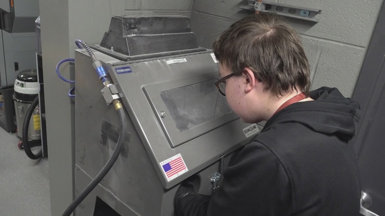 Students run manufacturing business at Oak Ridge High School