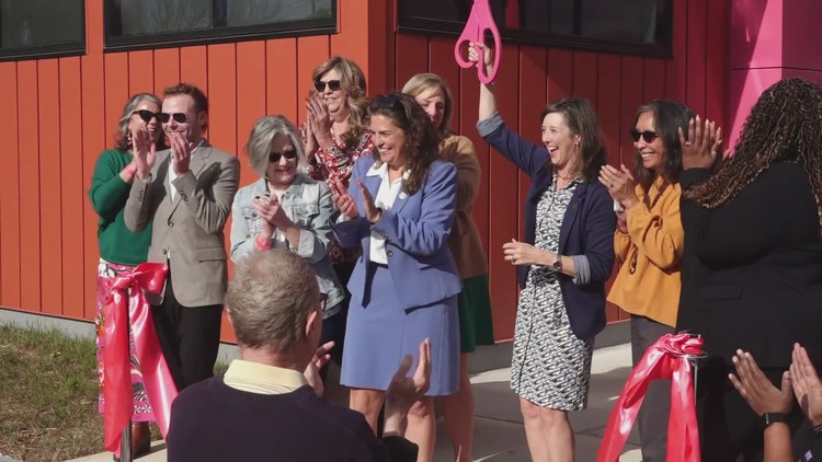 Knoxville Planned Parenthood clinic marks grand opening with celebrations, showing off new building