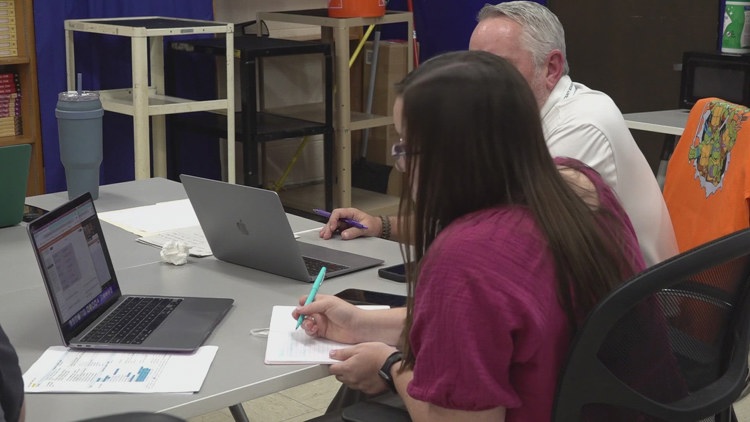Northwest Middle School teachers learn Spanish, hoping to bridge language gaps between educators and students