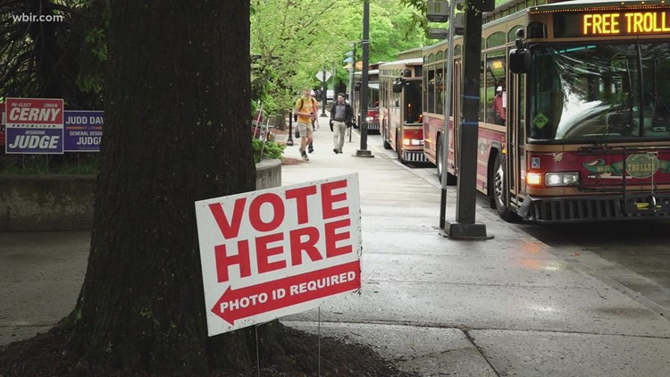Outgoing school board members urge Knox County voters to cast ballots in primaries
