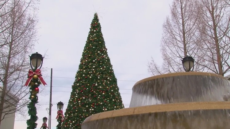 Turkey Creek welcomes the holidays with a Christmas tree lighting