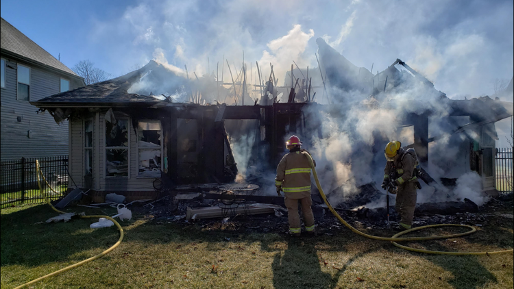 Family, pets safe after West Knox County house fire