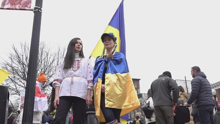Demonstrators in Knoxville show support for Ukraine Demonstrators in Knoxville show support for Ukraine